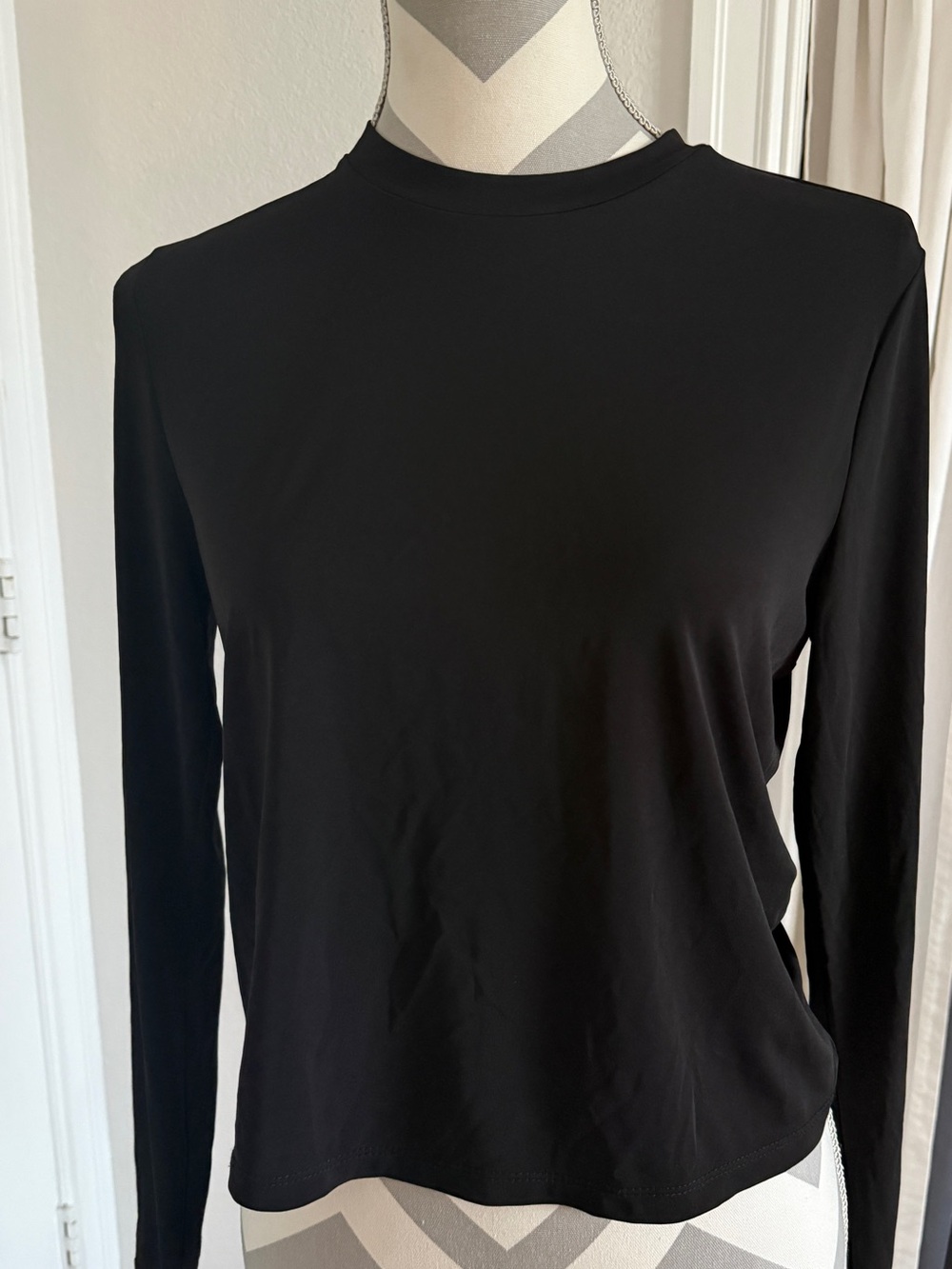 Forever 21 Black Long Sleeve Crew Neck Tee